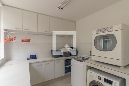 Casa à venda com 500m², 4 quartos e 3 vagas Casa à venda com 500m², 4 quartos e 3 vagasLavanderia