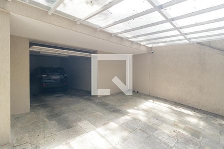 Casa à venda com 500m², 4 quartos e 3 vagas Casa à venda com 500m², 4 quartos e 3 vagasGaragem