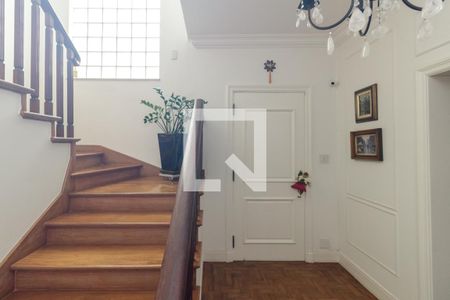 Casa à venda com 500m², 4 quartos e 3 vagas Casa à venda com 500m², 4 quartos e 3 vagasHall de Entrada