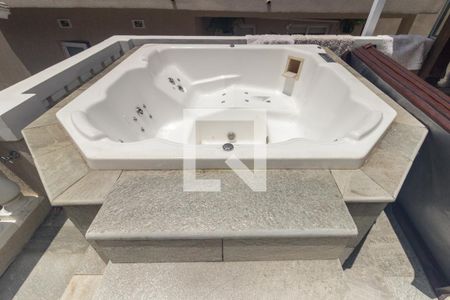 Casa à venda com 500m², 4 quartos e 3 vagas Casa à venda com 500m², 4 quartos e 3 vagasJacuzzi