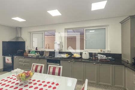 Casa à venda com 500m², 4 quartos e 3 vagas Casa à venda com 500m², 4 quartos e 3 vagasCozinha