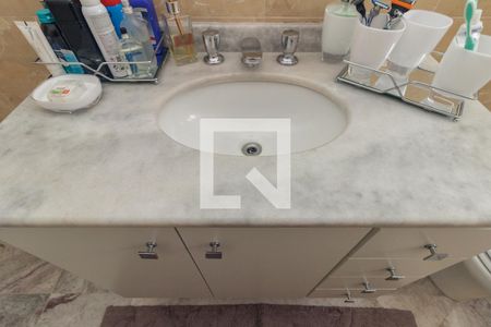 Casa à venda com 500m², 4 quartos e 3 vagas Casa à venda com 500m², 4 quartos e 3 vagasBanheiro 4