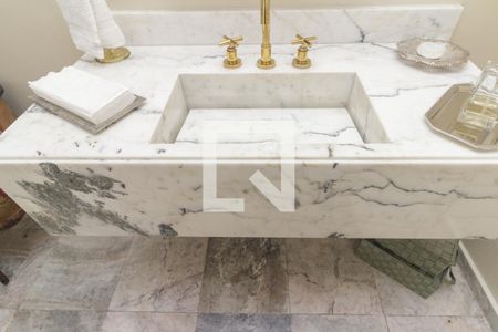 Casa à venda com 500m², 4 quartos e 3 vagas Casa à venda com 500m², 4 quartos e 3 vagasLavabo