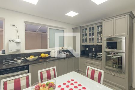 Casa à venda com 500m², 4 quartos e 3 vagas Casa à venda com 500m², 4 quartos e 3 vagasCozinha