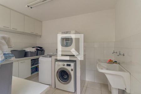 Casa à venda com 500m², 4 quartos e 3 vagas Casa à venda com 500m², 4 quartos e 3 vagasLavanderia