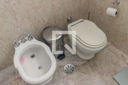 Casa à venda com 500m², 4 quartos e 3 vagas Casa à venda com 500m², 4 quartos e 3 vagasBanheiro 1 - Suíte