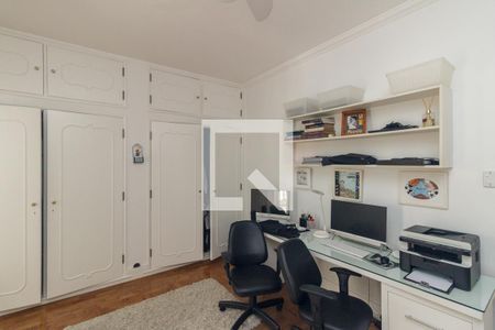 Casa à venda com 500m², 4 quartos e 3 vagas Casa à venda com 500m², 4 quartos e 3 vagasQuarto 2 - Suíte