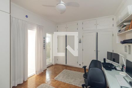 Casa à venda com 500m², 4 quartos e 3 vagas Casa à venda com 500m², 4 quartos e 3 vagasQuarto 2 - Suíte