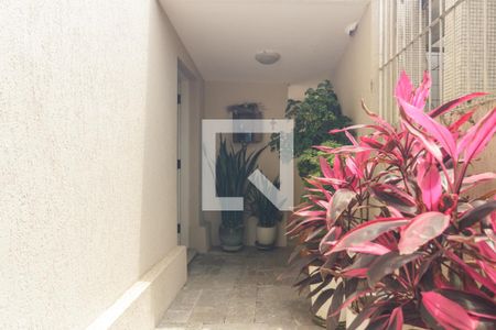 Casa à venda com 500m², 4 quartos e 3 vagas Casa à venda com 500m², 4 quartos e 3 vagasFachada