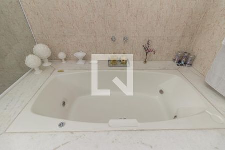 Casa à venda com 500m², 4 quartos e 3 vagas Casa à venda com 500m², 4 quartos e 3 vagasBanheiro 1 - Suíte