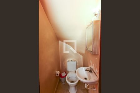 Lavabo de casa para alugar com 4 quartos, 75m² em Parque Pinheiros, Taboão da Serra