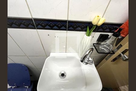 Lavabo de casa para alugar com 3 quartos, 163m² em Jardim Santo Antoninho, São Paulo