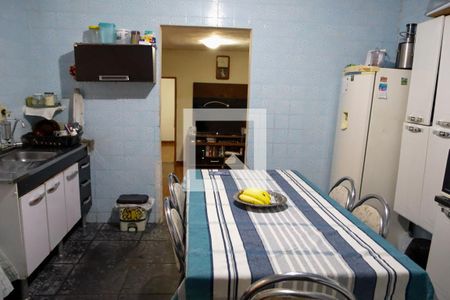 Casa à venda com 171m², 2 quartos e 2 vagas Casa à venda com 171m², 2 quartos e 2 vagasCozinha