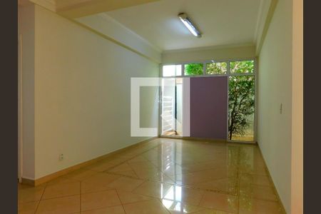 Sala de casa de condomínio para alugar com 3 quartos, 400m² em Residencial Paineiras, Campinas