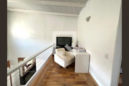 Sala de TV de casa para alugar com 5 quartos, 300m² em Jardim Oriental, São Paulo