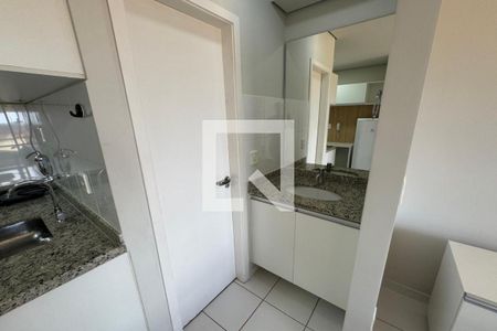 Banheiro Social de kitnet/studio para alugar com 1 quarto, 22m² em Iguatemi, Ribeirão Preto