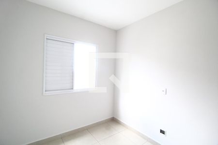 Quarto 1 de apartamento para alugar com 2 quartos, 57m² em Laranjeiras, Uberlândia