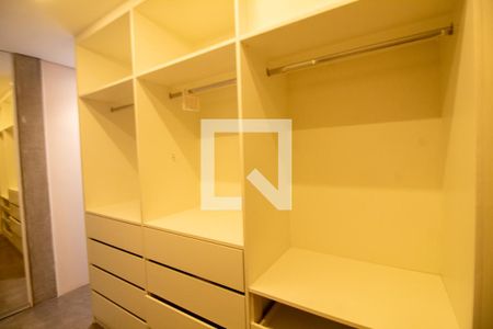 Closet de apartamento à venda com 1 quarto, 90m² em Itaim Bibi, São Paulo