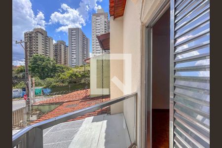 Varanda da Suíte 1 de casa para alugar com 2 quartos, 75m² em Vila Mangalot, São Paulo