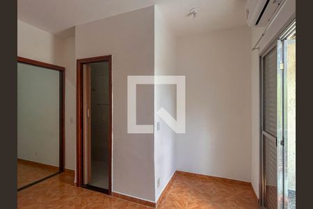 Suíte 1 de casa para alugar com 2 quartos, 75m² em Vila Mangalot, São Paulo