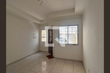 Sala de casa para alugar com 2 quartos, 75m² em Vila Mangalot, São Paulo