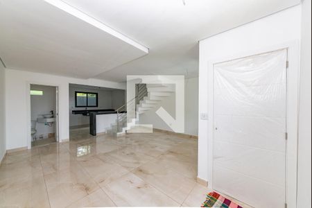 Sala de casa à venda com 3 quartos, 170m² em Cabral, Contagem