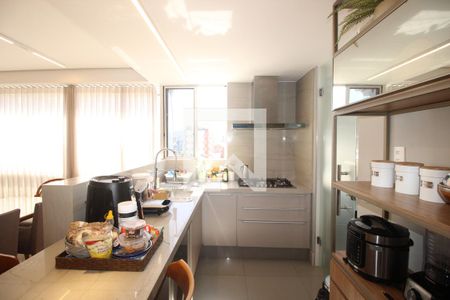 Cozinha  de apartamento à venda com 3 quartos, 90m² em Santo Antônio, Belo Horizonte