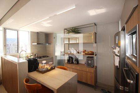 Cozinha  de apartamento à venda com 3 quartos, 90m² em Santo Antônio, Belo Horizonte