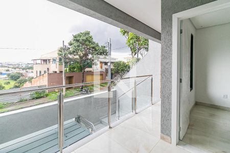 Sacada de casa à venda com 3 quartos, 170m² em Cabral, Contagem