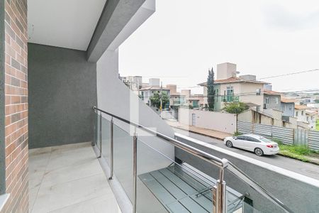 Sacada de casa à venda com 3 quartos, 170m² em Cabral, Contagem