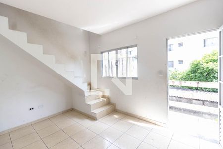 Sala de casa para alugar com 3 quartos, 150m² em Vila Vitorio Mazzei, São Paulo