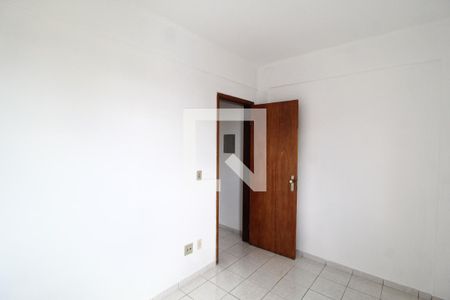 Quarto 1 de apartamento para alugar com 2 quartos, 50m² em Santa Mônica, Uberlândia