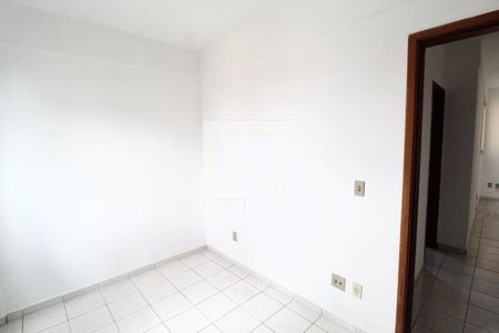 Quarto 1 de apartamento para alugar com 2 quartos, 50m² em Santa Mônica, Uberlândia