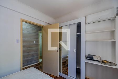 Quarto 1 de apartamento para alugar com 3 quartos, 68m² em Azenha, Porto Alegre