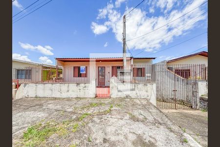 Casa à venda com 236m², 4 quartos e 2 vagas Casa à venda com 236m², 4 quartos e 2 vagasFachada