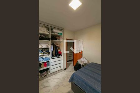 Quarto 1 de casa para alugar com 5 quartos, 350m² em Sinimbu, Belo Horizonte