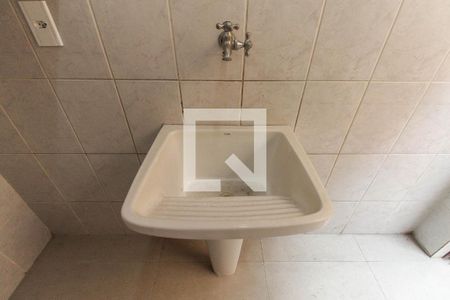 Casa à venda com 180m², 2 quartos e 3 vagas Casa à venda com 180m², 2 quartos e 3 vagasÁrea de Serviço