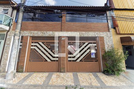 Casa à venda com 180m², 2 quartos e 3 vagas Casa à venda com 180m², 2 quartos e 3 vagasFachada e Placa