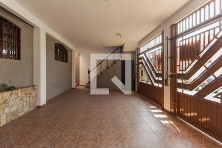 Casa à venda com 180m², 2 quartos e 3 vagas Casa à venda com 180m², 2 quartos e 3 vagasGaragem