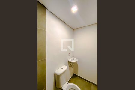 Banheiro de apartamento para alugar com 1 quarto, 25m² em Vila Prudente, São Paulo