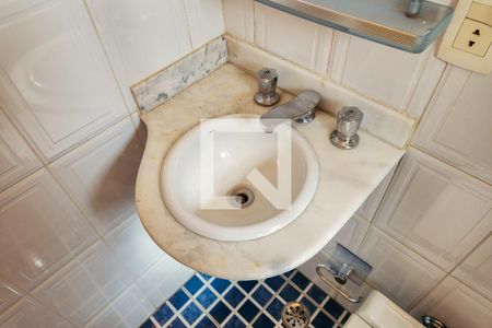 Casa de condomínio à venda com 181m², 3 quartos e 2 vagas Casa de condomínio à venda com 181m², 3 quartos e 2 vagasBanheiro da Suíte 1