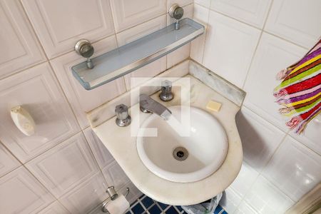 Casa de condomínio à venda com 181m², 3 quartos e 2 vagas Casa de condomínio à venda com 181m², 3 quartos e 2 vagasBanheiro Social