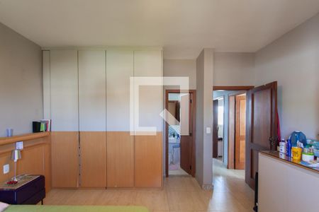 Suíte de casa à venda com 4 quartos, 360m² em Itatiaia, Belo Horizonte