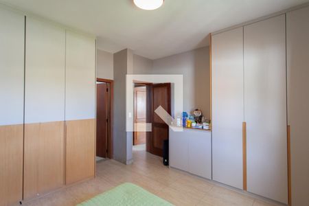 Suíte de casa à venda com 4 quartos, 360m² em Itatiaia, Belo Horizonte