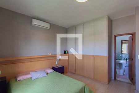 Suíte de casa à venda com 4 quartos, 360m² em Itatiaia, Belo Horizonte