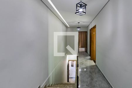 Corredor de casa para alugar com 2 quartos, 144m² em Jardim Universo, Mogi das Cruzes