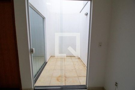 Área de Luz da Suíte de casa de condomínio para alugar com 3 quartos, 100m² em Caguaçu, Sorocaba