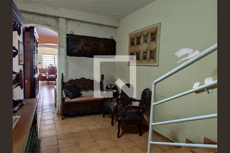 Casa à venda com 5 quartos, 230m² em Jardim Jucara, Taboão da Serra