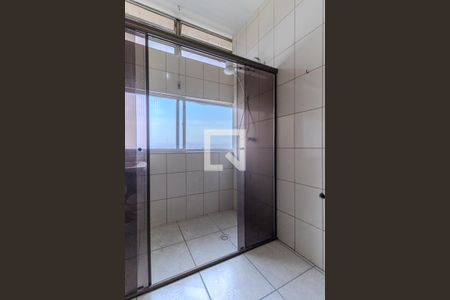 Banheiro de kitnet/studio para alugar com 1 quarto, 38m² em Santa Ifigênia, São Paulo