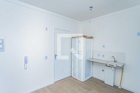 Sala, cozinha e área de serviço de apartamento para alugar com 1 quarto, 93m² em Vila Mangalot, São Paulo